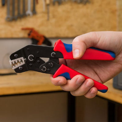 Pince a sertir poignée ergonomique confortable